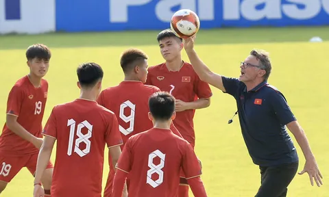 U22 Việt Nam rộn tiếng cười, hứng khởi chờ đấu Lào