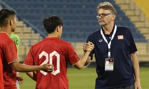 U22 Việt Nam tại SEA Games 32: HLV Troussier khó cả trong lẫn ngoài