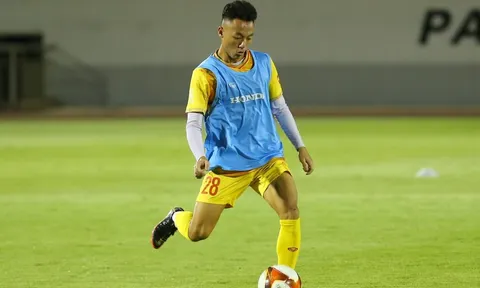 U22 Việt Nam thay đổi nhân sự bất ngờ trước Lào