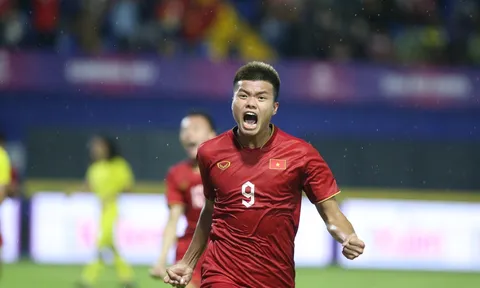 U22 Việt Nam vào bán kết SEA Games 32: Văn Tùng tiếp tục bay cao