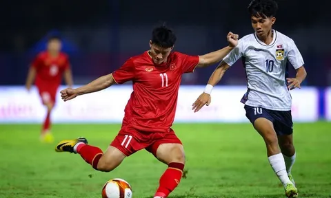 Ông Troussier: U22 Việt Nam quá căng thẳng; HLV Lào tiếc bàn thua đầu