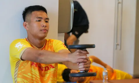 U23 Việt Nam căng sức tập tạ chờ đấu Iraq