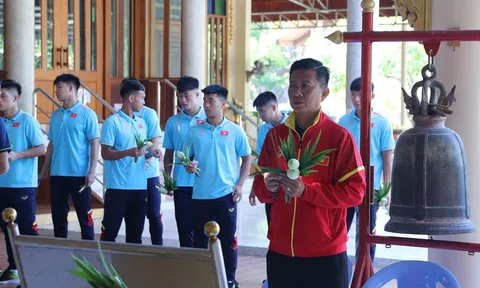 U23 Việt Nam đi chùa cầu may trước giải Đông Nam Á