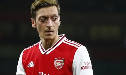 'Arsenal nên đối xử với Aubameyang như những gì đã làm với Ozil'