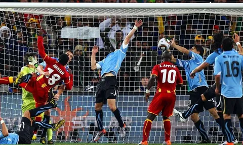 Suarez đổ thêm dầu vào lửa trước đại chiến Ghana