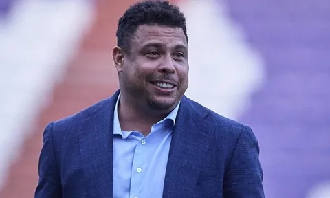 CĐV yêu cầu Chủ tịch Ronaldo 'béo' từ chức