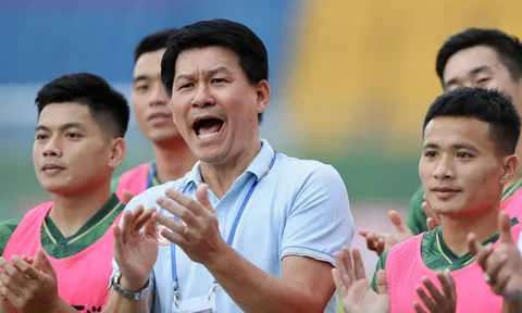 V-League chốt vé xuống hạng: Chờ 'bóng đá đẹp' của HLV Vũ Tiến Thành