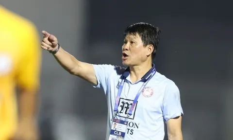 V-League mới qua 3 vòng, CLB thứ 3 thay tướng