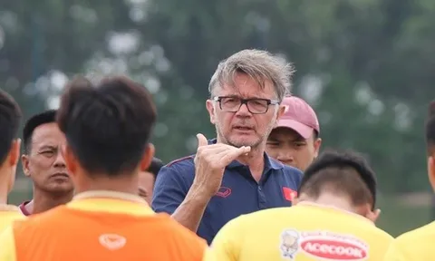HLV Troussier: 'Đừng lo về kết quả vì tôi là người chịu trách nhiệm'