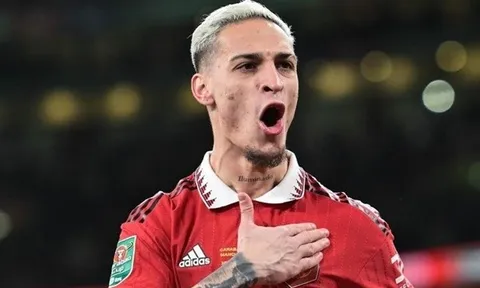 Berbatov: Antony xứng đáng bị chỉ trích