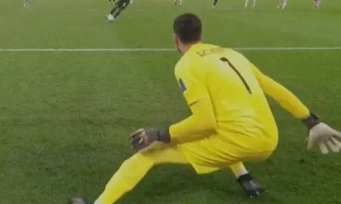 Vài centimet gót chân giúp Szczesny thành người hùng của Ba Lan