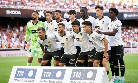Valencia đang trả giá vì chính sách chuyển nhượng độc lạ