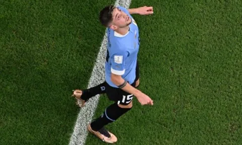 Valverde nhạo báng trọng tài ngay trên sân