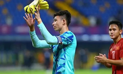 Văn Chuẩn cứu ngày ra mắt của ông Troussier