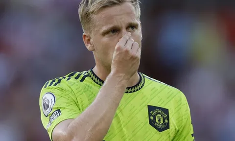 Juventus bị điều tra, lộ ra thương vụ với Van de Beek