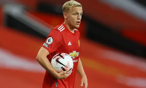 Van De Beek ghi bàn nhưng Man United chẳng thể vui