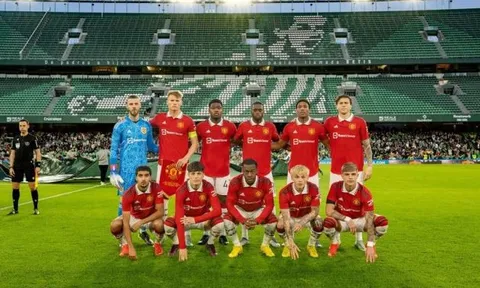 Van de Beek 'mất tích' bí ẩn, Man United bại trận trước Real Betis