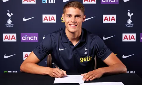"Còn quá sớm để gọi Tottenham là ứng cử viên vô địch"