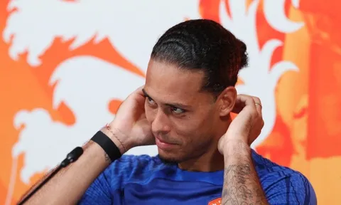 Van Dijk khó chịu với câu hỏi trước trận gặp Argentina