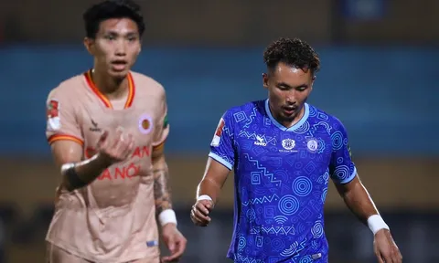 Văn Hậu suýt lập siêu phẩm