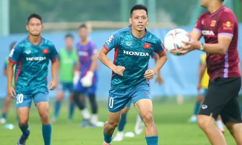 Chờ màn trình diễn của Nguyễn Văn Quyết