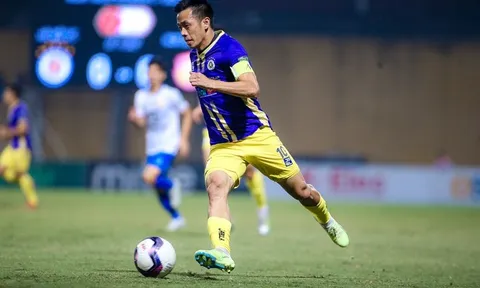 Văn Quyết đoạt giải cầu thủ xuất sắc nhất V-League 2022