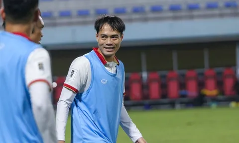 Văn Toàn cười tươi, dàn sao Việt Nam rạng rỡ trên sân tập