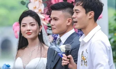 Văn Toàn báo tin vui của Quang Hải
