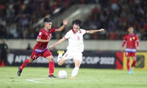 Nhìn Quang Hải rồi Công Phượng, Văn Toàn vẫn còn "xuân"