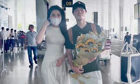 Văn Toàn về nước hội quân tuyển Việt Nam
