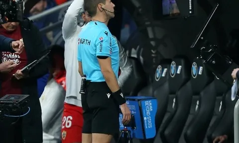 "Các trọng tài đã dành tặng Real Madrid 3 điểm"