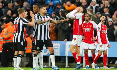 VAR gây tranh cãi, Arsenal thua trận đầu tiên ở Premier League