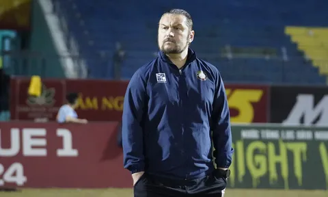 VAR gây tranh cãi ở V-League, HLV châu Âu công khai suy nghĩ