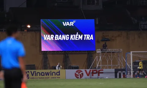 VAR gây tranh cãi tại V-League, VPF nói gì?