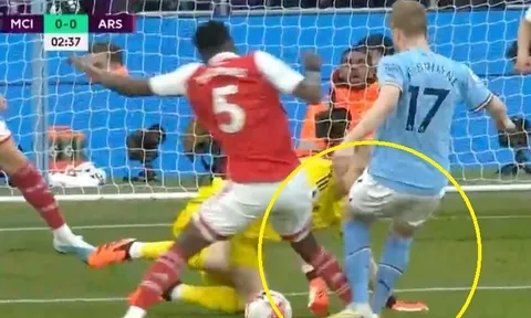 VAR gây tranh cãi trong trận thua của Arsenal