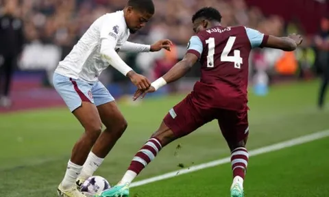 VAR giúp Aston Villa thoát thua, cuộc đua top 4 "căng như dây đàn"