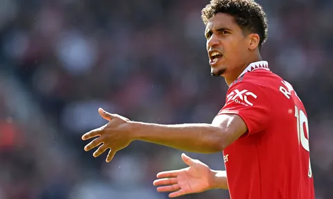 Varane bị chèo kéo nhập bọn với Benzema