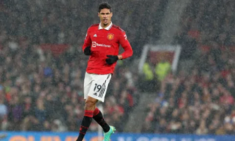 Onana thay De Gea, Varane nói thẳng 1 câu về tương lai hàng thủ M.U
