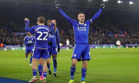 Vardy bay cao, không thể cản Leicester City