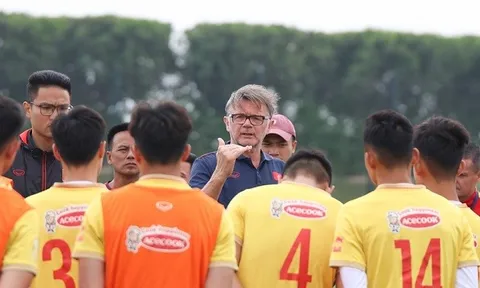 Thành lập 2 đội U23: nước đi tham vọng của ông Troussier