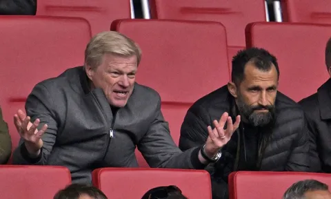 Vì sao Bayern sa thải Oliver Kahn trong ngày vô địch?