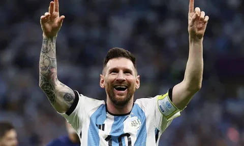 Vì sao Messi thường chỉ tay lên trời sau khi ghi bàn