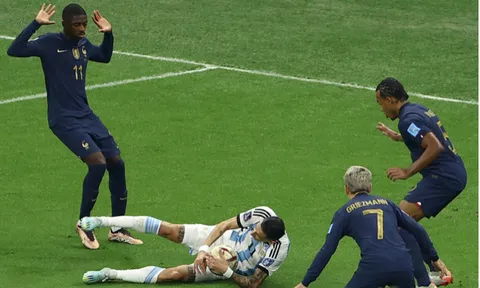 Vì sao trọng tài cho Argentina quả phạt đền?