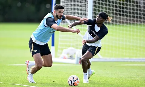 Viện binh tái xuất; Caicedo phản ứng cực cháy trên sân tập Chelsea