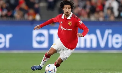 'Viên ngọc thô' khiến Man Utd bối rối