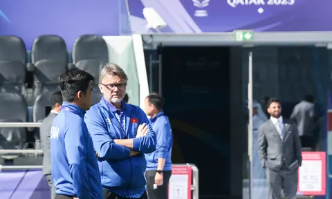 Việt Nam sắp rơi top 100 BXH FIFA, HLV Troussier nói thẳng suy nghĩ