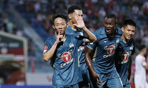 HAGL mất trụ cột quan trọng; Sao ĐT Việt Nam được đưa lên mây xanh