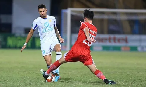 Cựu U16 Barcelona muốn làm học trò HLV Troussier; Indonesia tức điên vì trọng tài Việt Nam