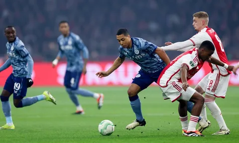 Loạt pha phạm lỗi và hai thẻ đỏ trong trận Ajax - Aston Villa
