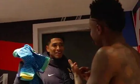 Vinicius xin Jude Bellingham áo đấu của sao Arsenal